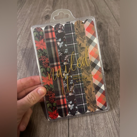 Nailed It 6Pcs Red Christmas Design Files 7inch File Size Dual Sided, Brand New - Picture 1 of 4